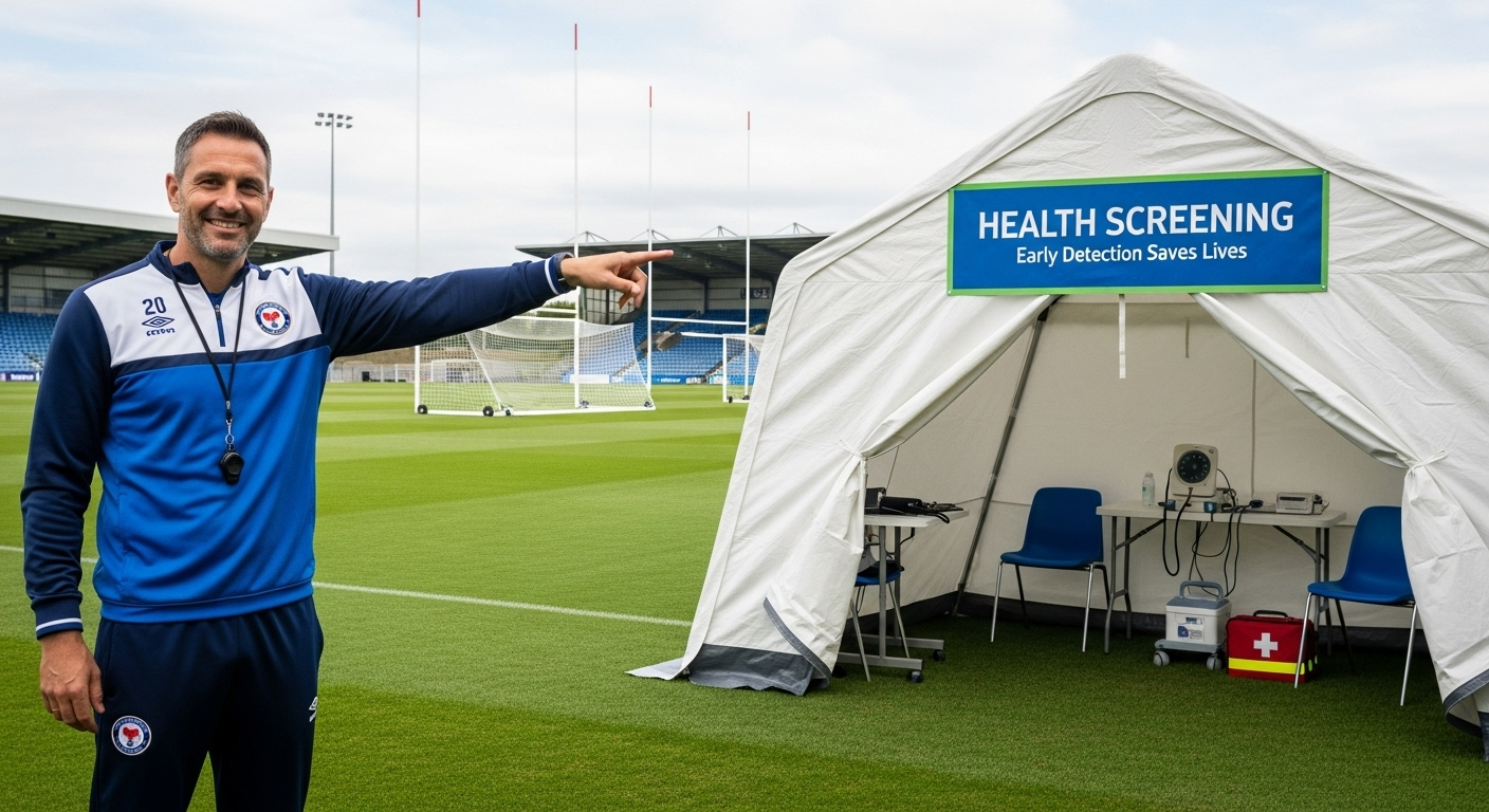 Trener wskazujący na namiot z badaniami profilaktycznymi